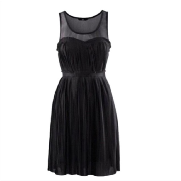 H&M Dresses & Skirts - H&M Sweatheart Mesh Neck Pleated Black Dress
